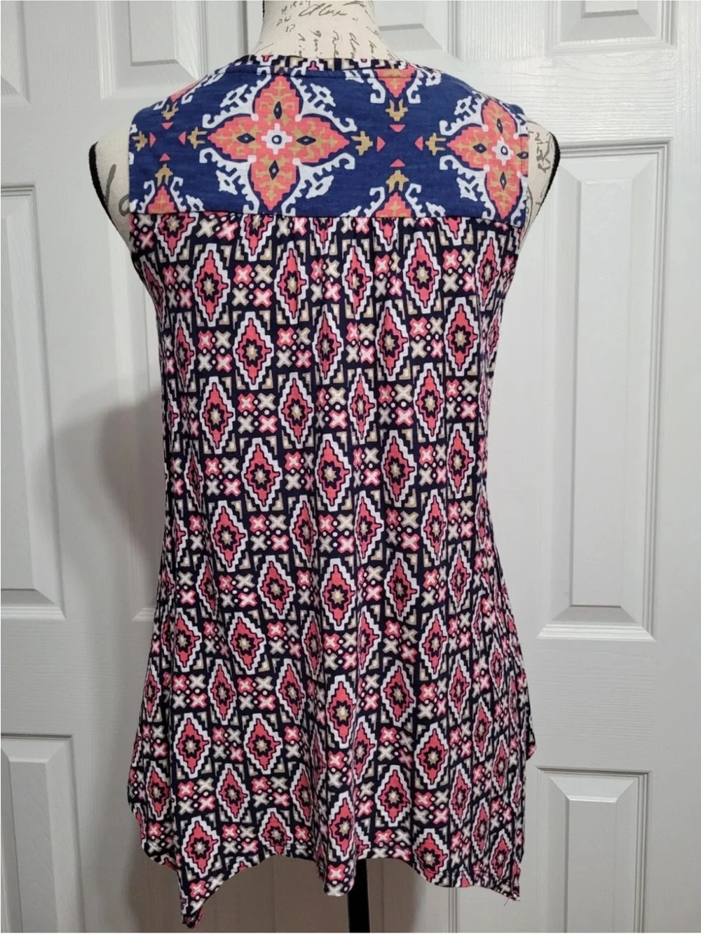 Anthropologie Akemi + Kin Asymmetrical Galapa Split Neck Tank  Size XL